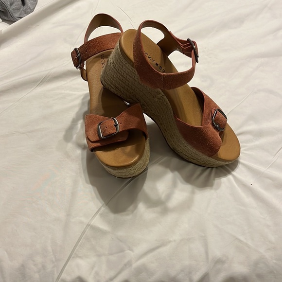 Lucky Brand pink suede wedge sandals size 6 - Picture 3 of 8
